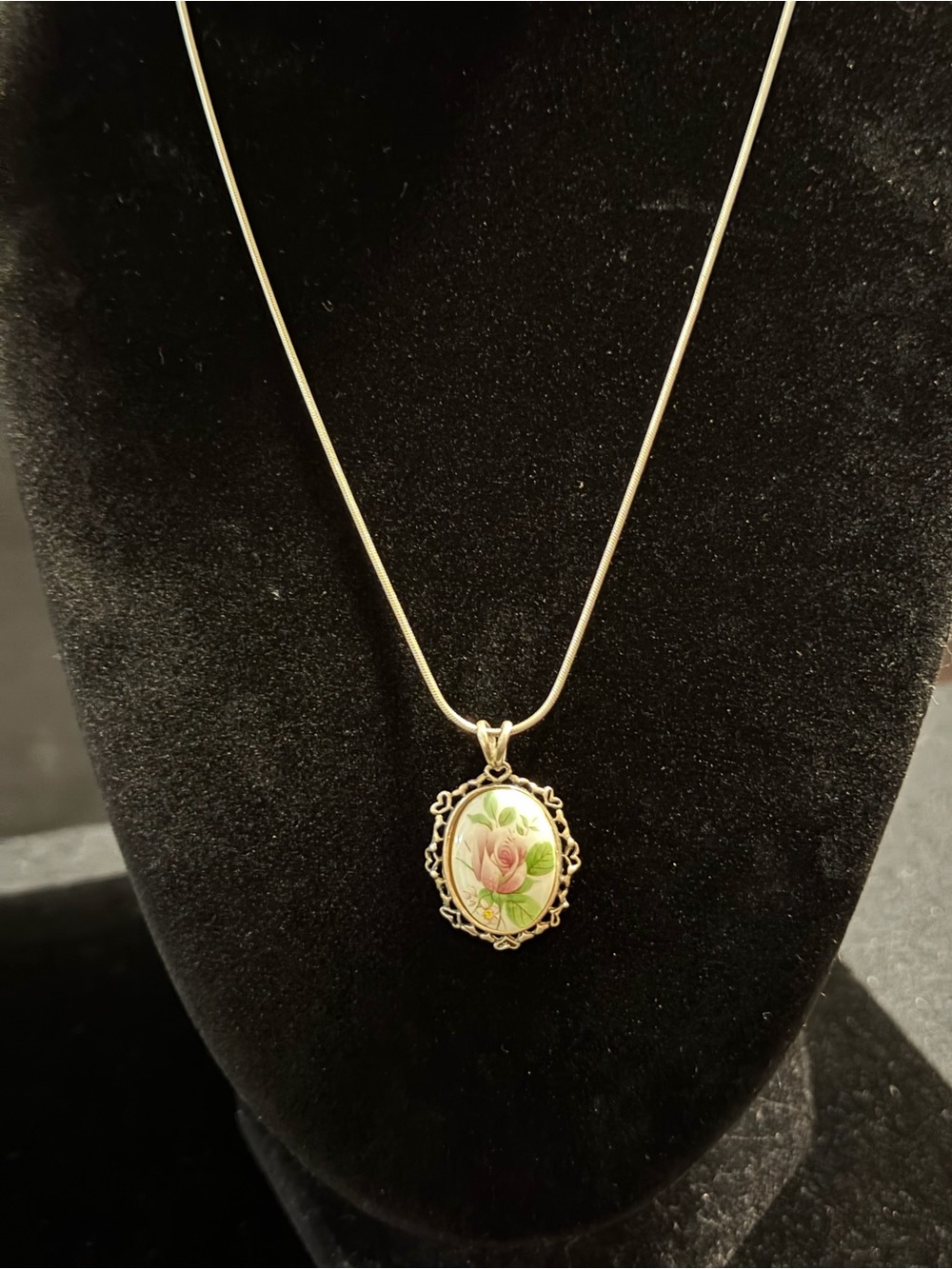 Vintage Jezlaine Porcelain Painted Floral Oval Pendant Necklace